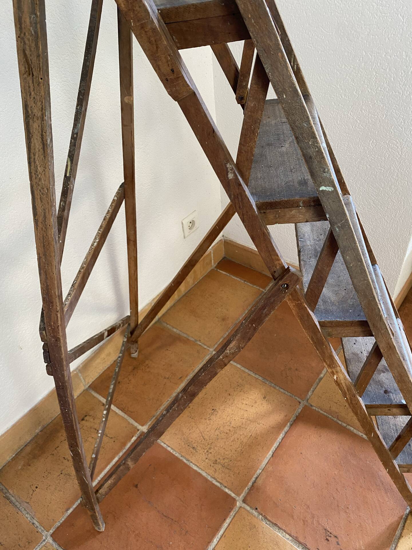 Wooden painter's step ladder