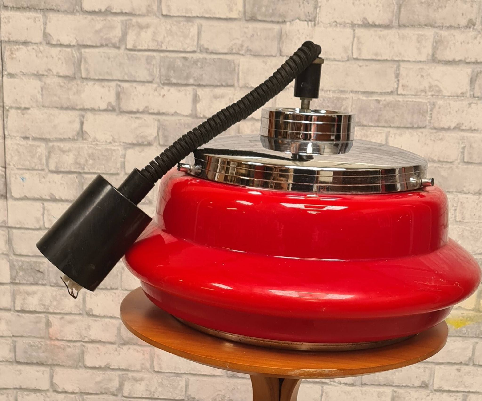 suspension 1960 to 70 red opaline and chrome 64x38 very good condition