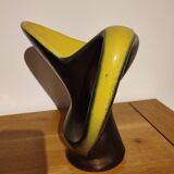Black and yellow pitcher ceramidi