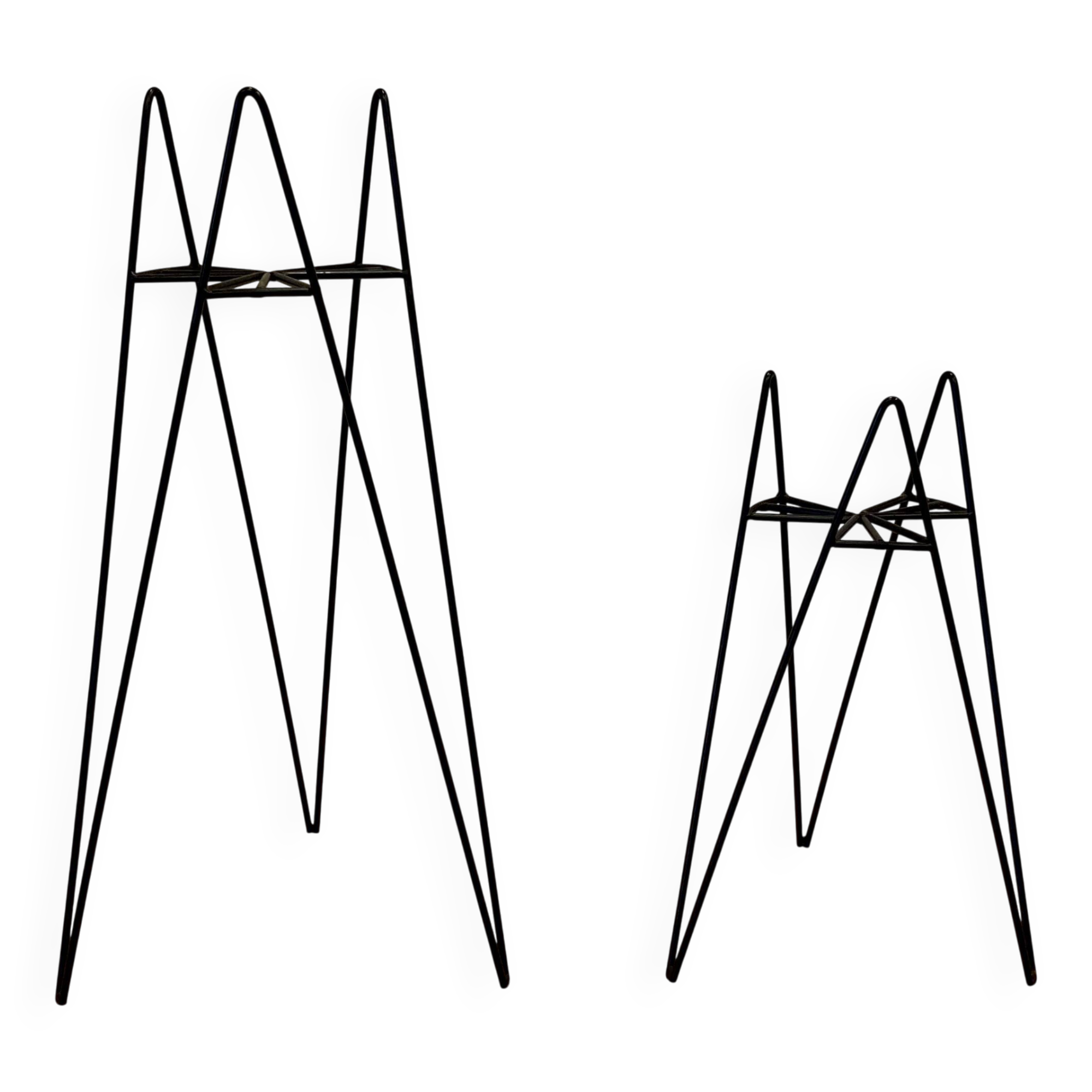 Pair of 1950s design side tables or nesting tables.