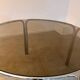 Table ronde vintage tubulaire en métal et verre fumé design année 70