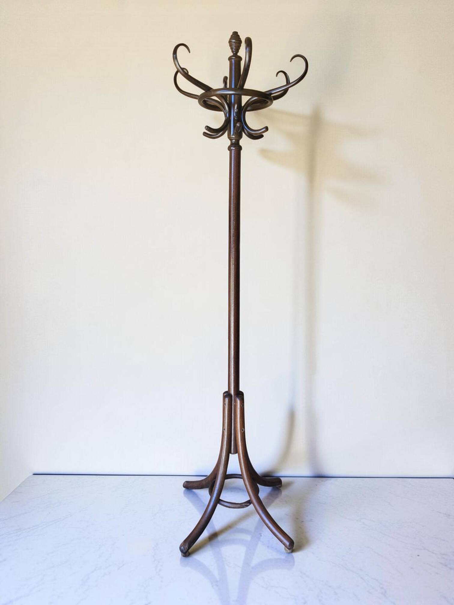 Curved wooden parrot coat rack by Thonet