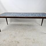 Table basse en palissandre et céramique bleue