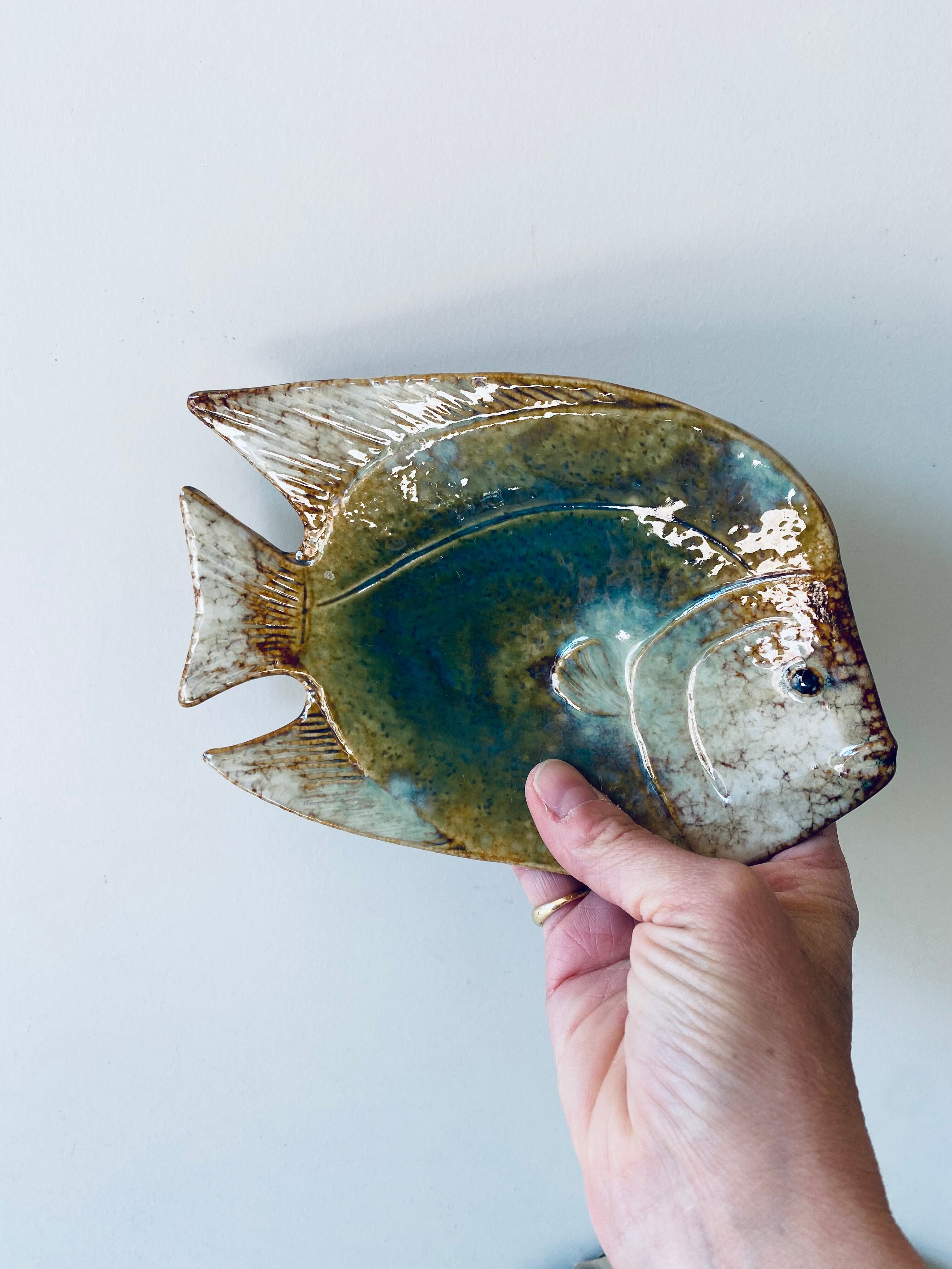 Ceramic fish-shaped cup