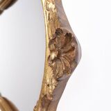 Miroir en bois doré style baroque.
