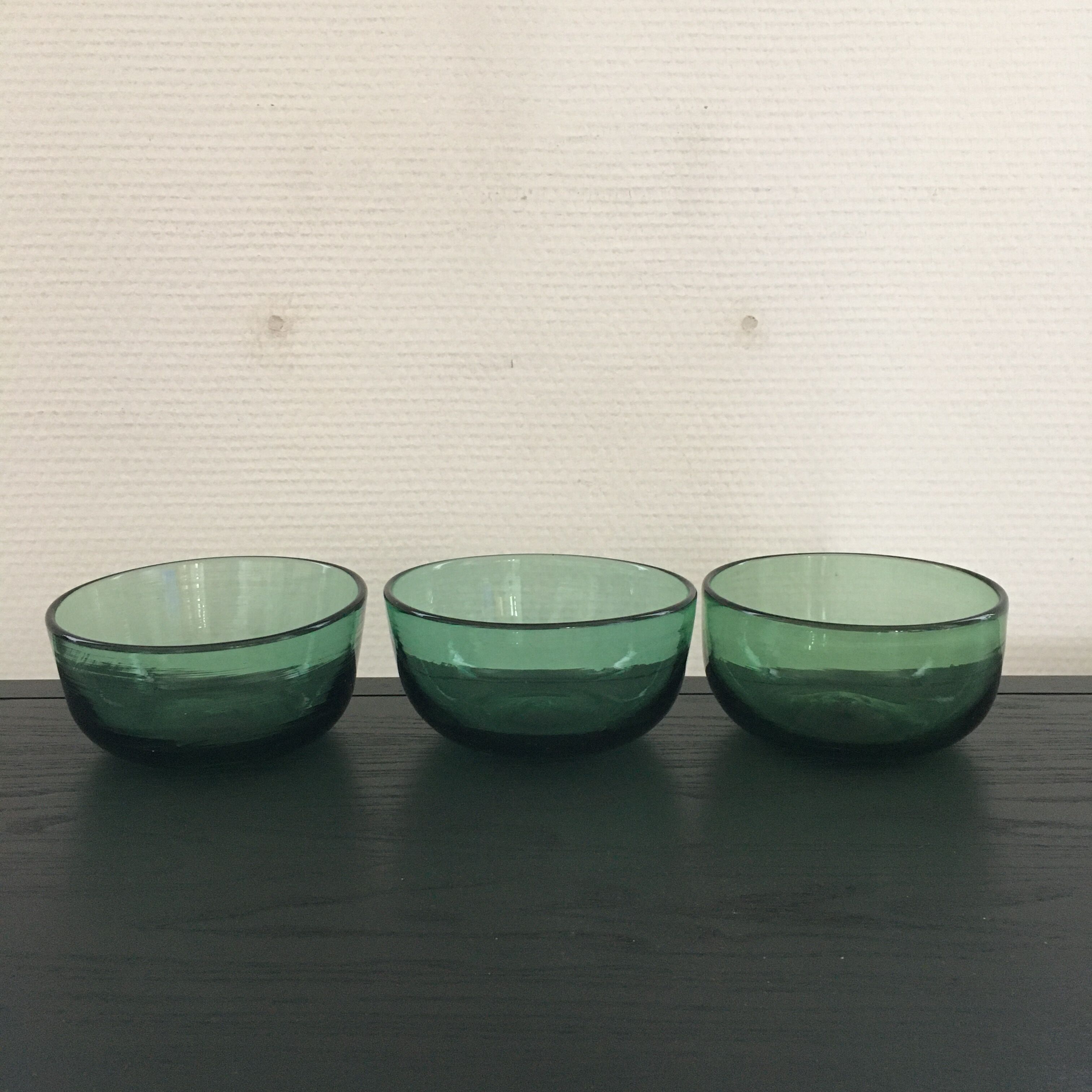 Lot 3 green glass cups
