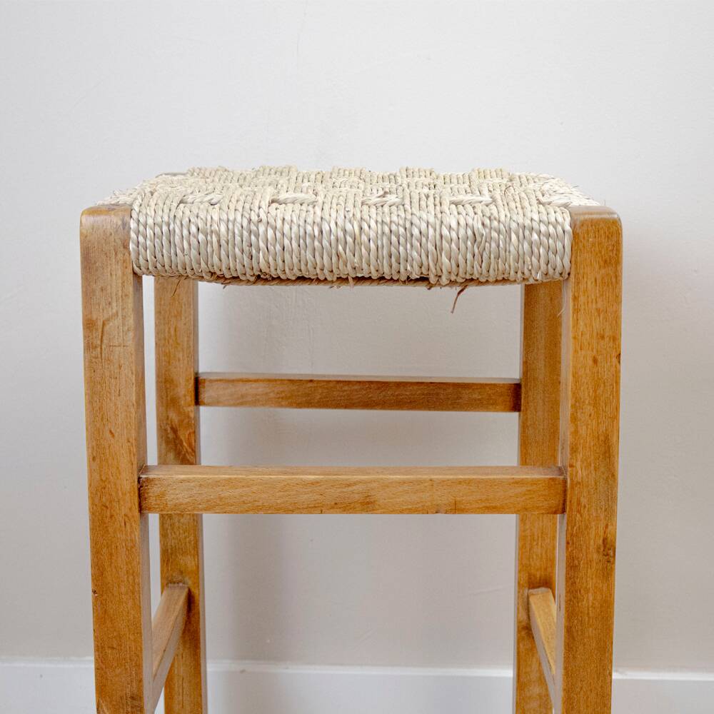 Tabouret bas vintage en bois avec jonc de mer