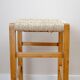 Tabouret bas vintage en bois avec jonc de mer