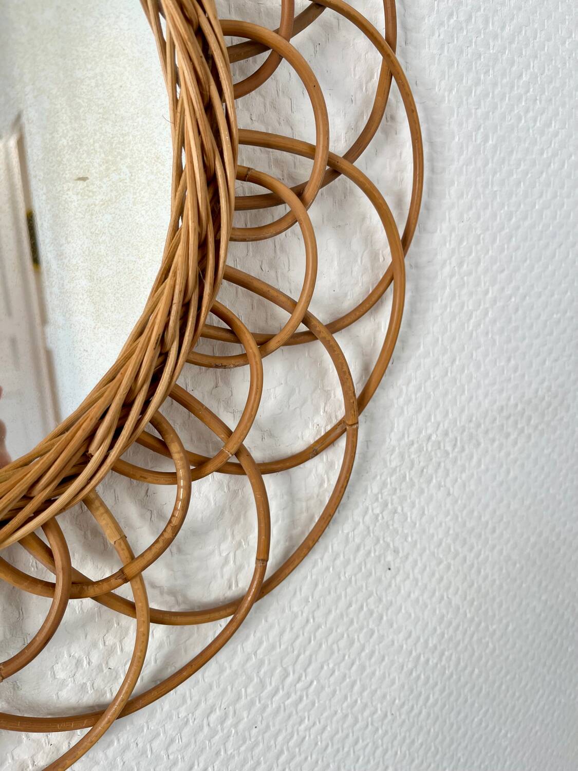 Vintage rattan flower mirror