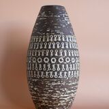 Brutalist Scandinavian modernist ceramic vase by Mari Simmulson for Upsala Ekeby, Sweden, 1970s.