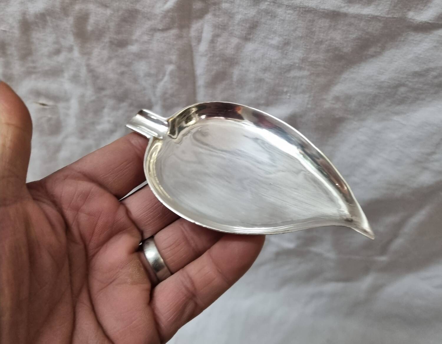 Individual table ashtray