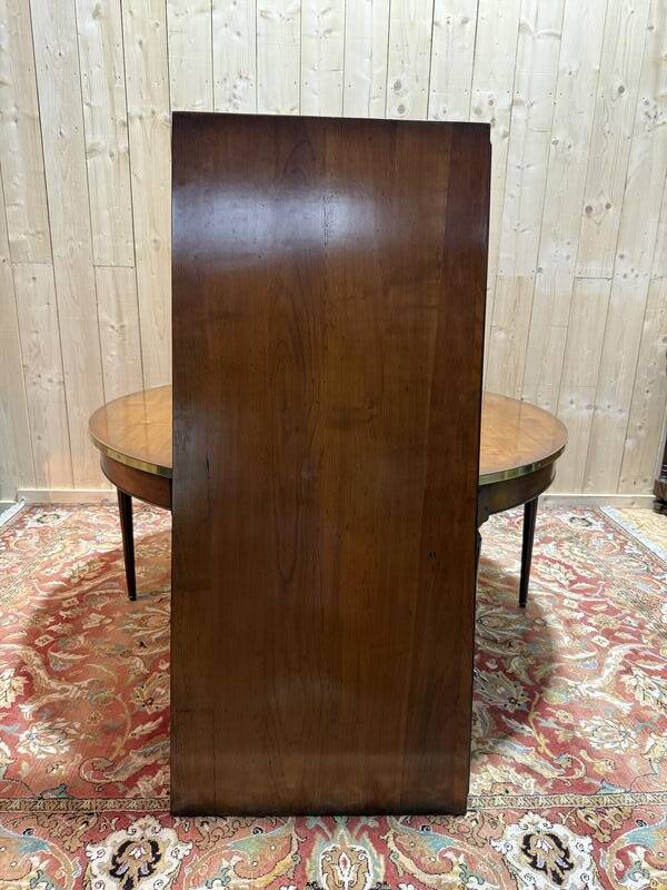 Table de salle à manger ronde ou ovale de style Louis XVI