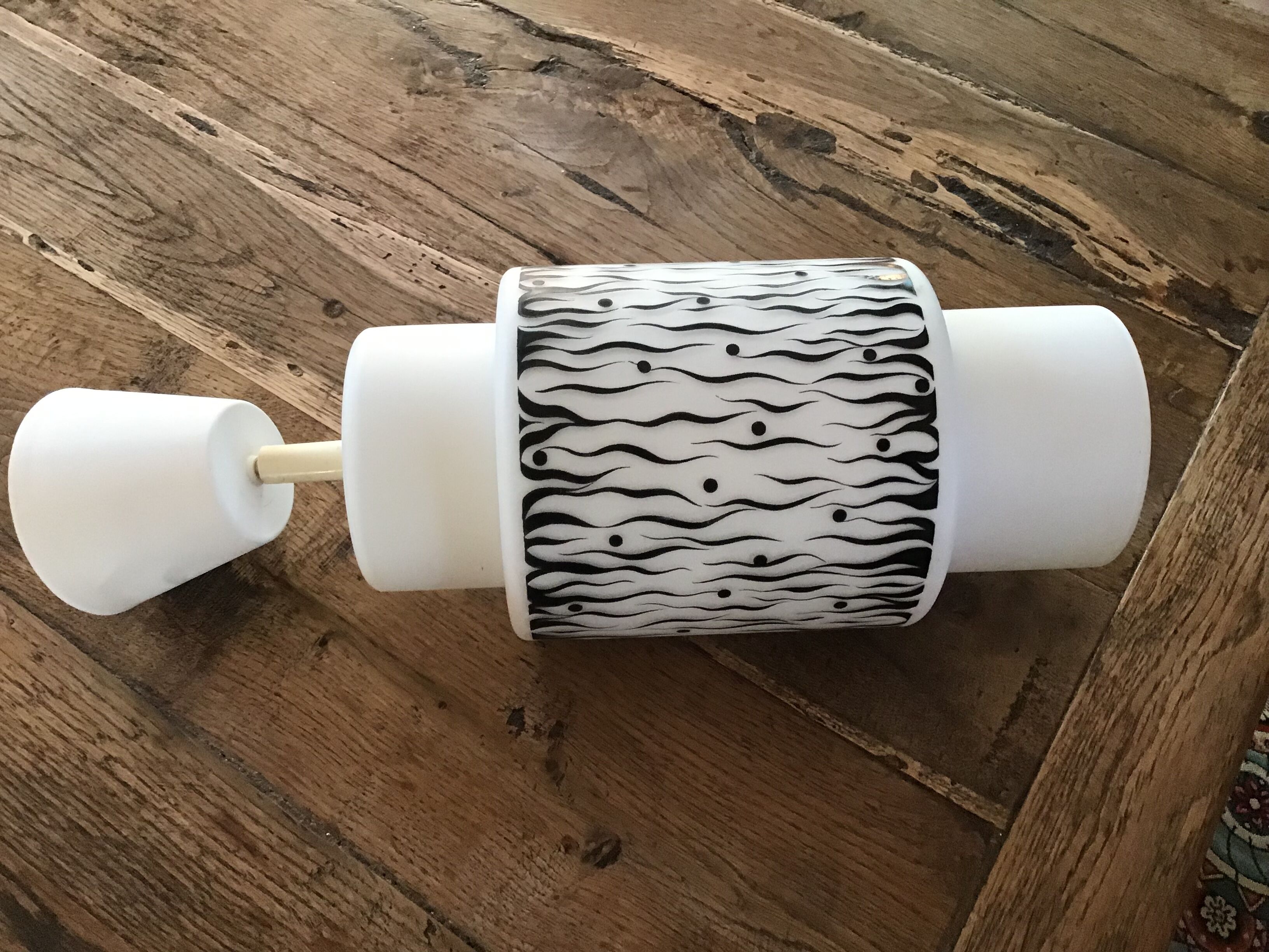 70s Opaline suspension