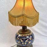 Ancienne Lampe à pétrole Gien Renaissance fond bleu XIX électrifiée