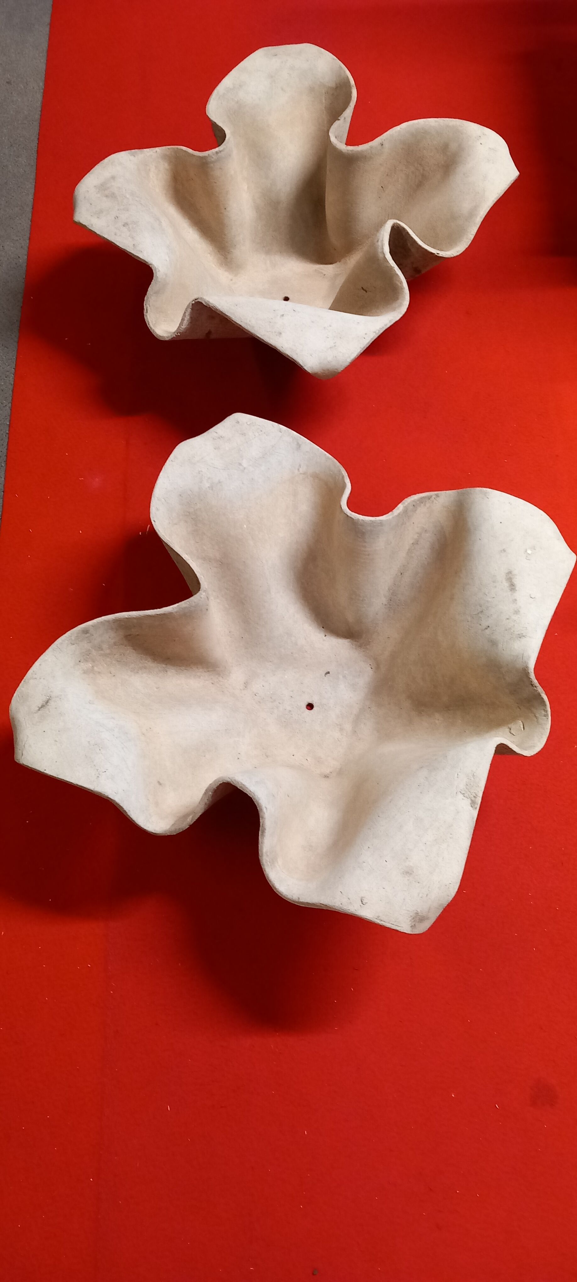 Pair of planters model handkerchief Willy Guhl, Eternit edition