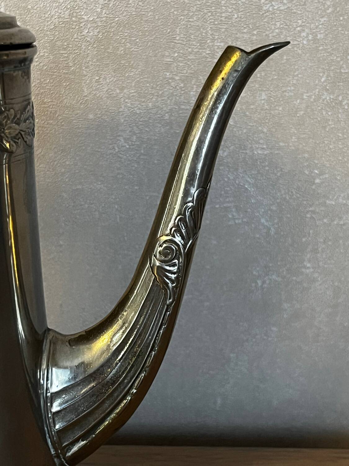 Ancienne cafetière à col de cygne en métal argenté – estampillée N.G.