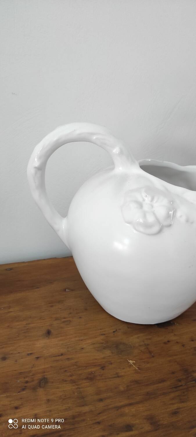 Barbotine-style Apple Carafe