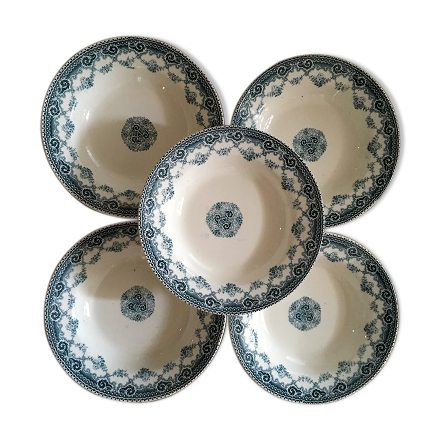 Ensemble cinq assiettes creuses terre de fer"Allez Frères"