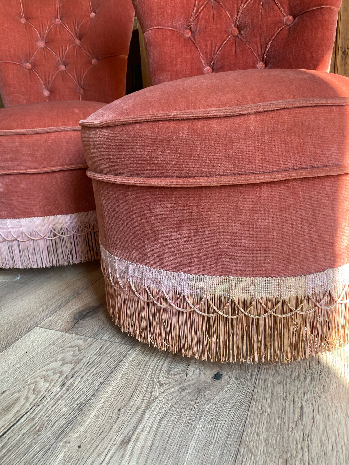 Set of 2 toad chairs