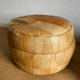 Set of 2 patchwork leather poufs brown camel De Sède
