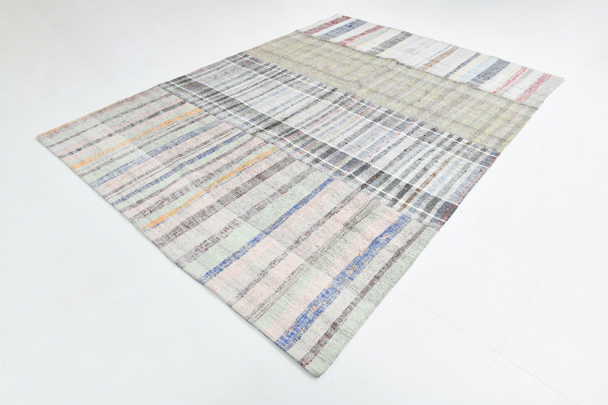 Ethnic vintage rug, 222x304cm