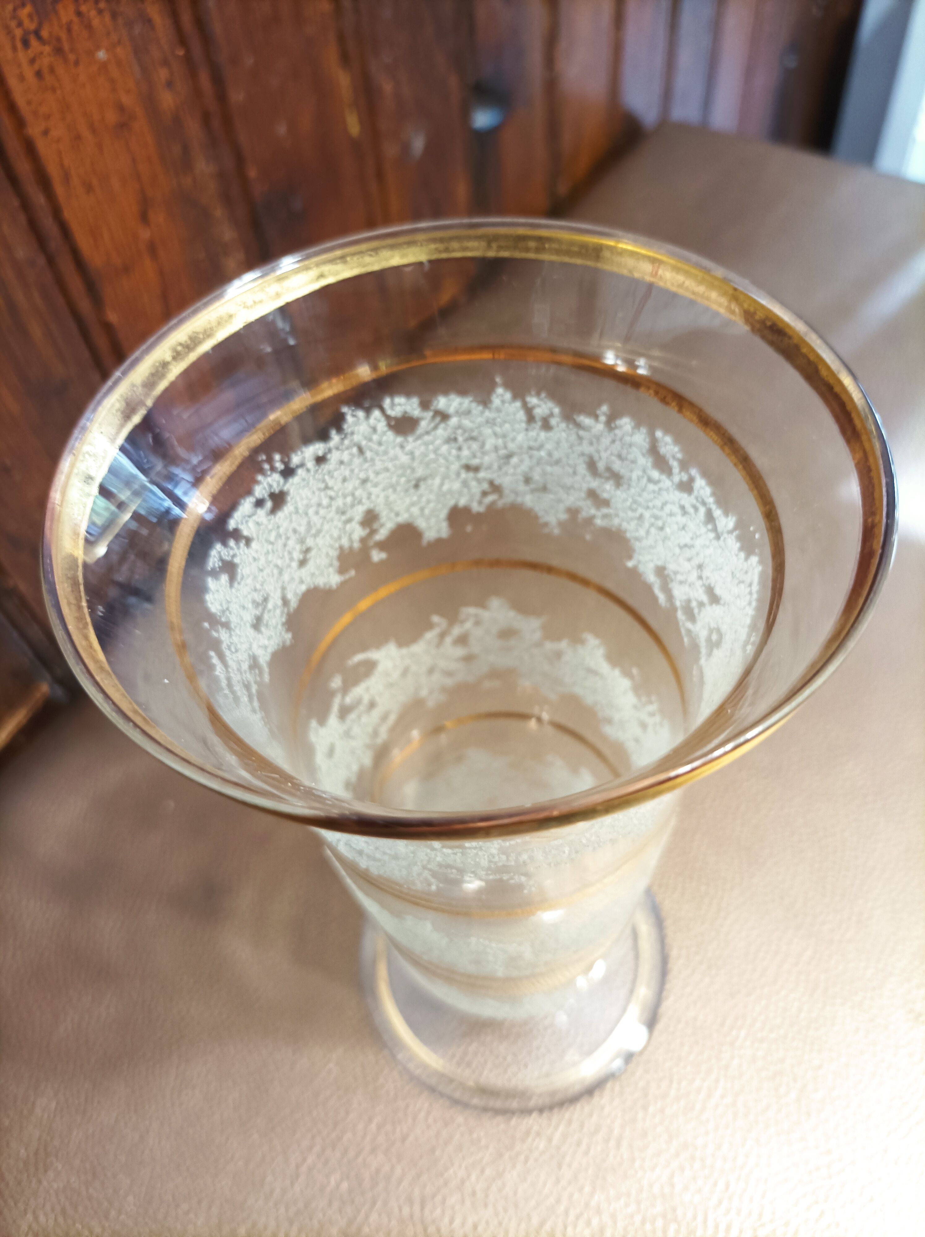 Vase Art Déco en Verre granité blanc et doré