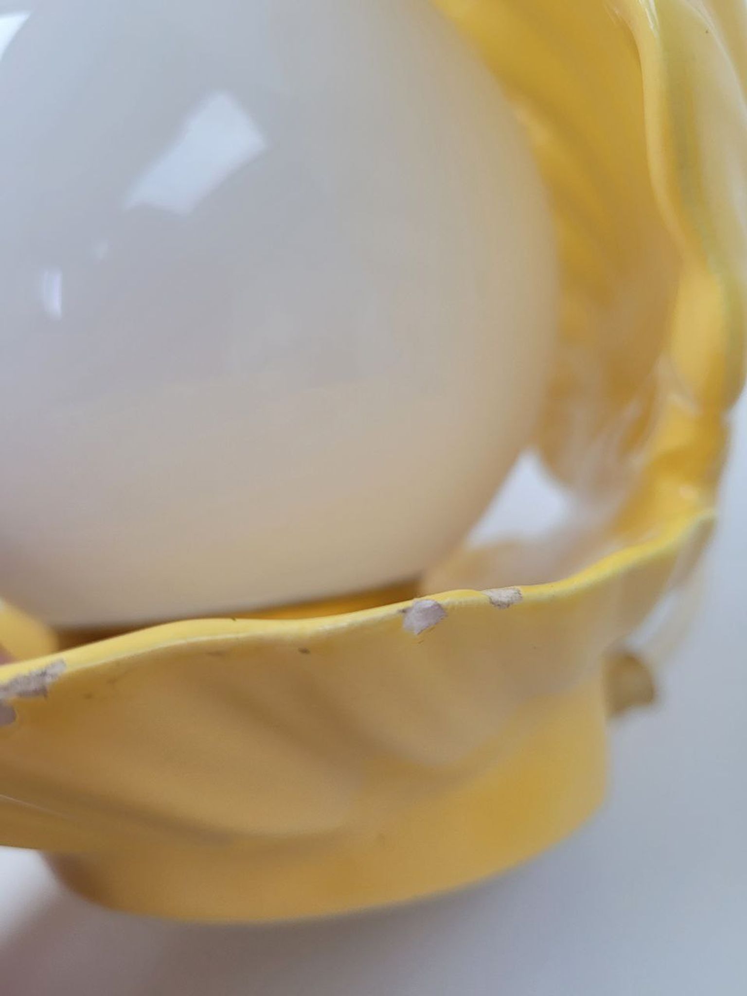 Lampe vintage coquillage en céramique jaune années 70