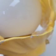 Lampe vintage coquillage en céramique jaune années 70
