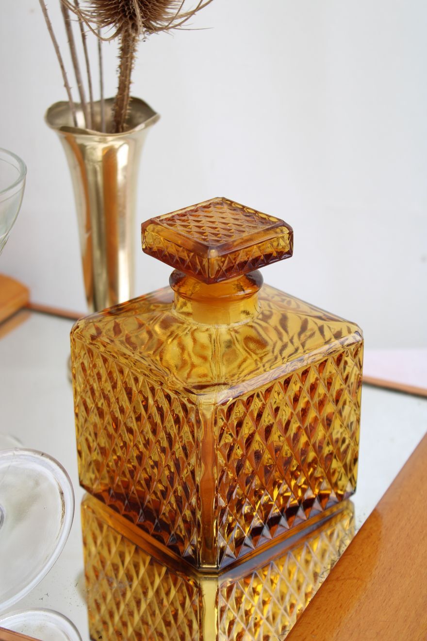 Glass decanter