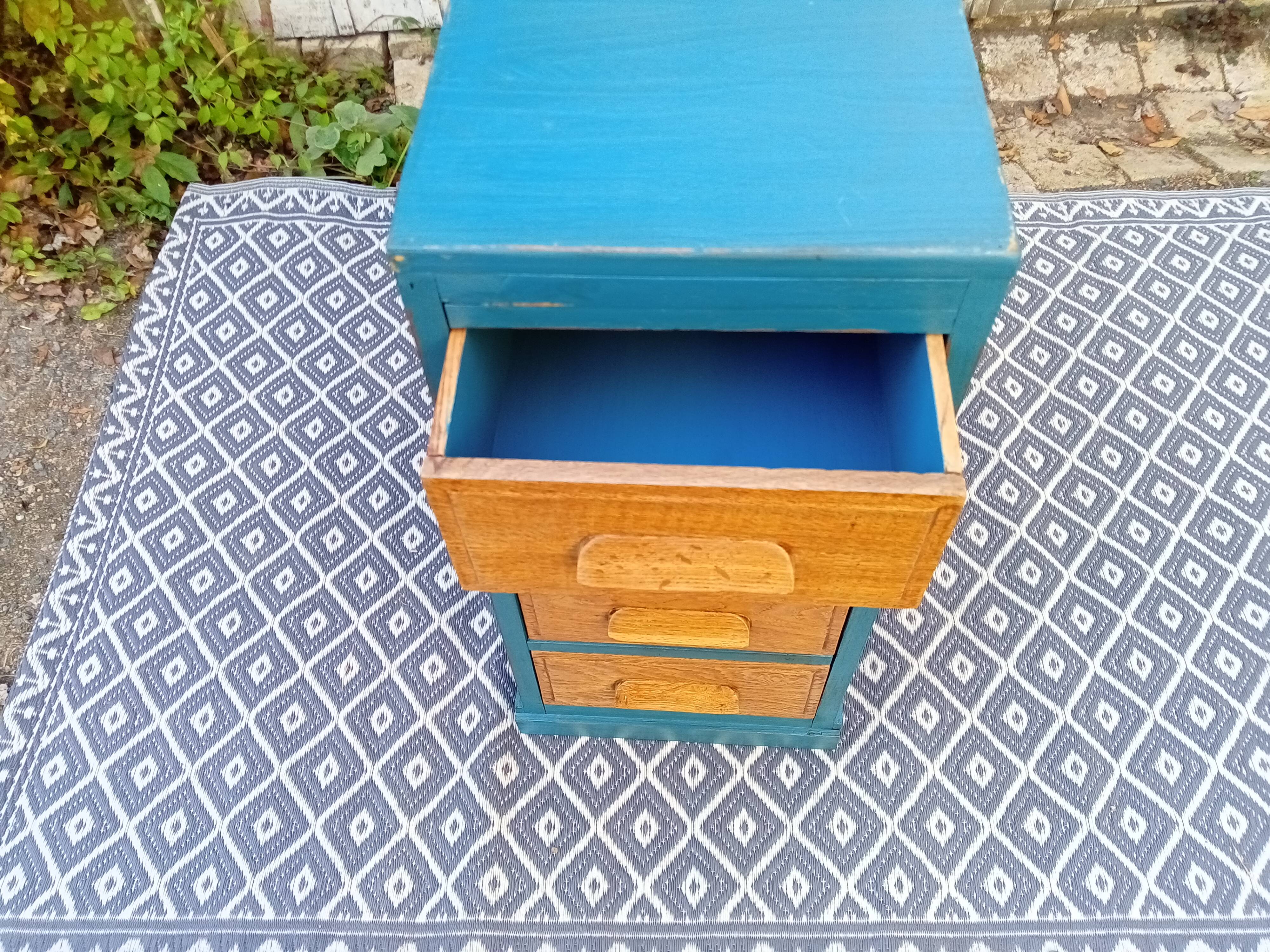 Meuble à tiroirs
