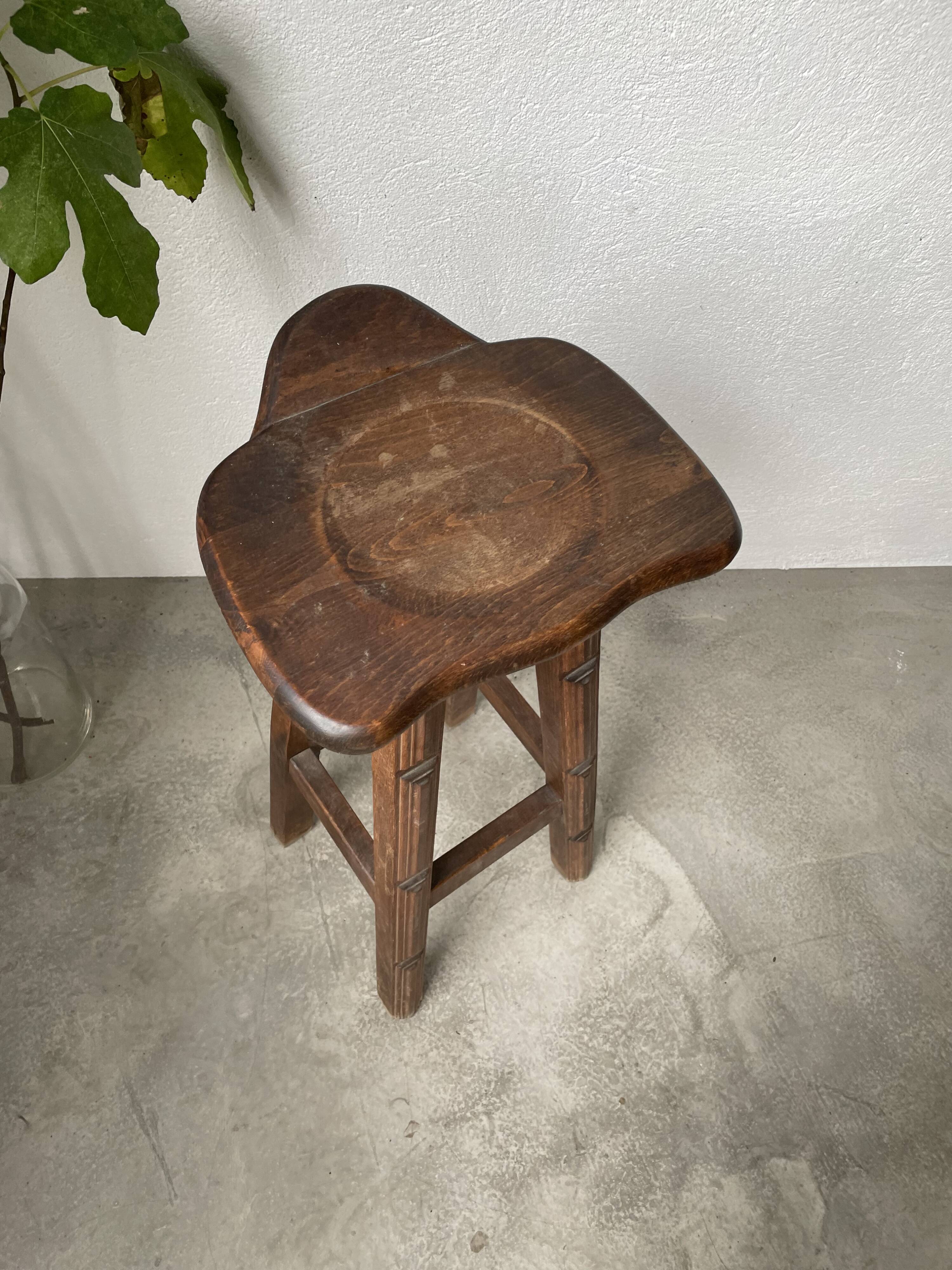 Tabouret haut brutaliste