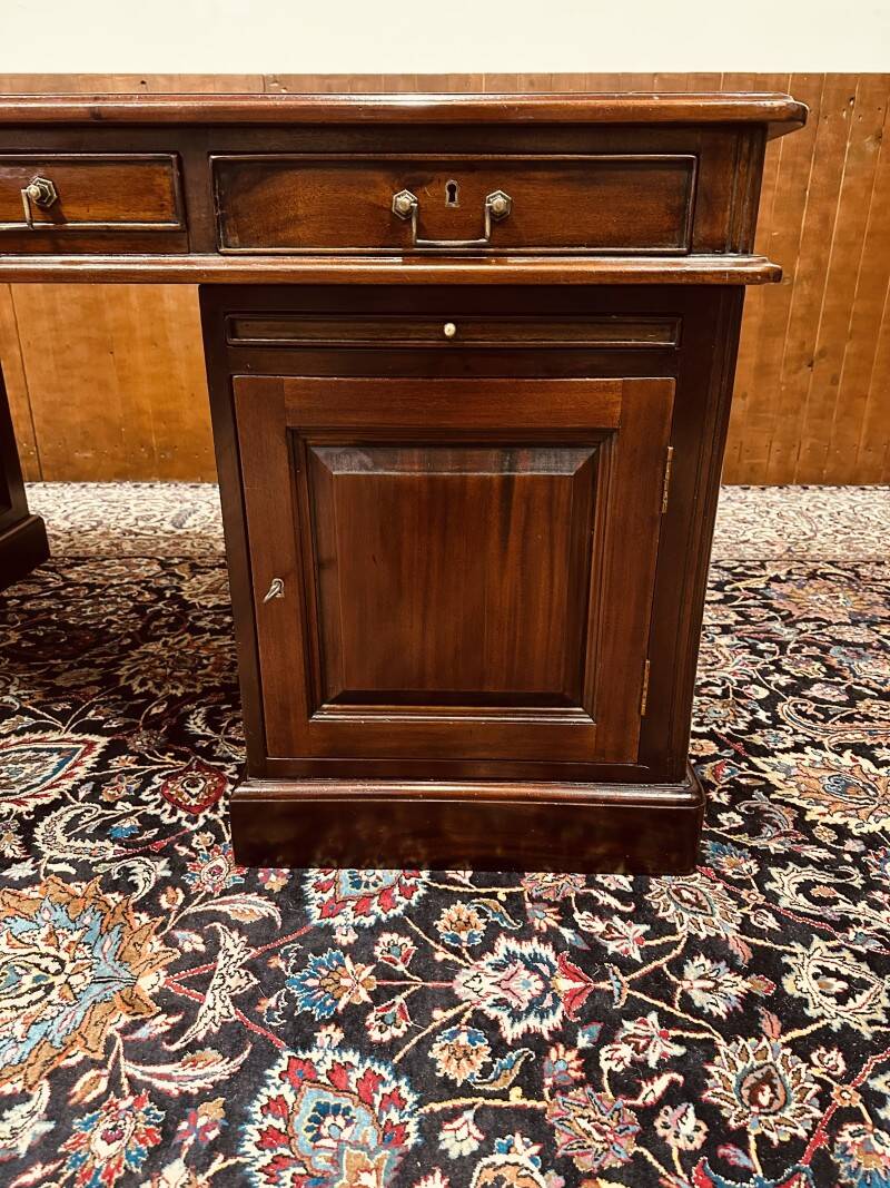 Large Classic English Desk Partnerdesk