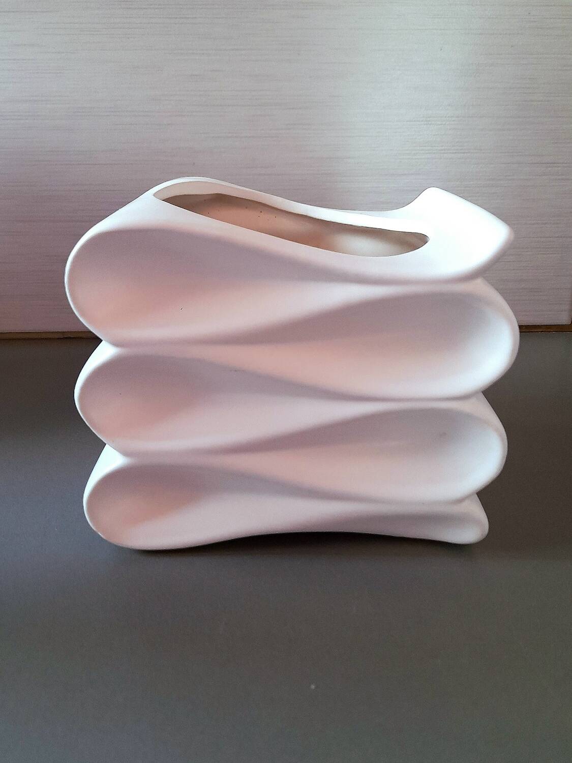 Ceramic vase / planter