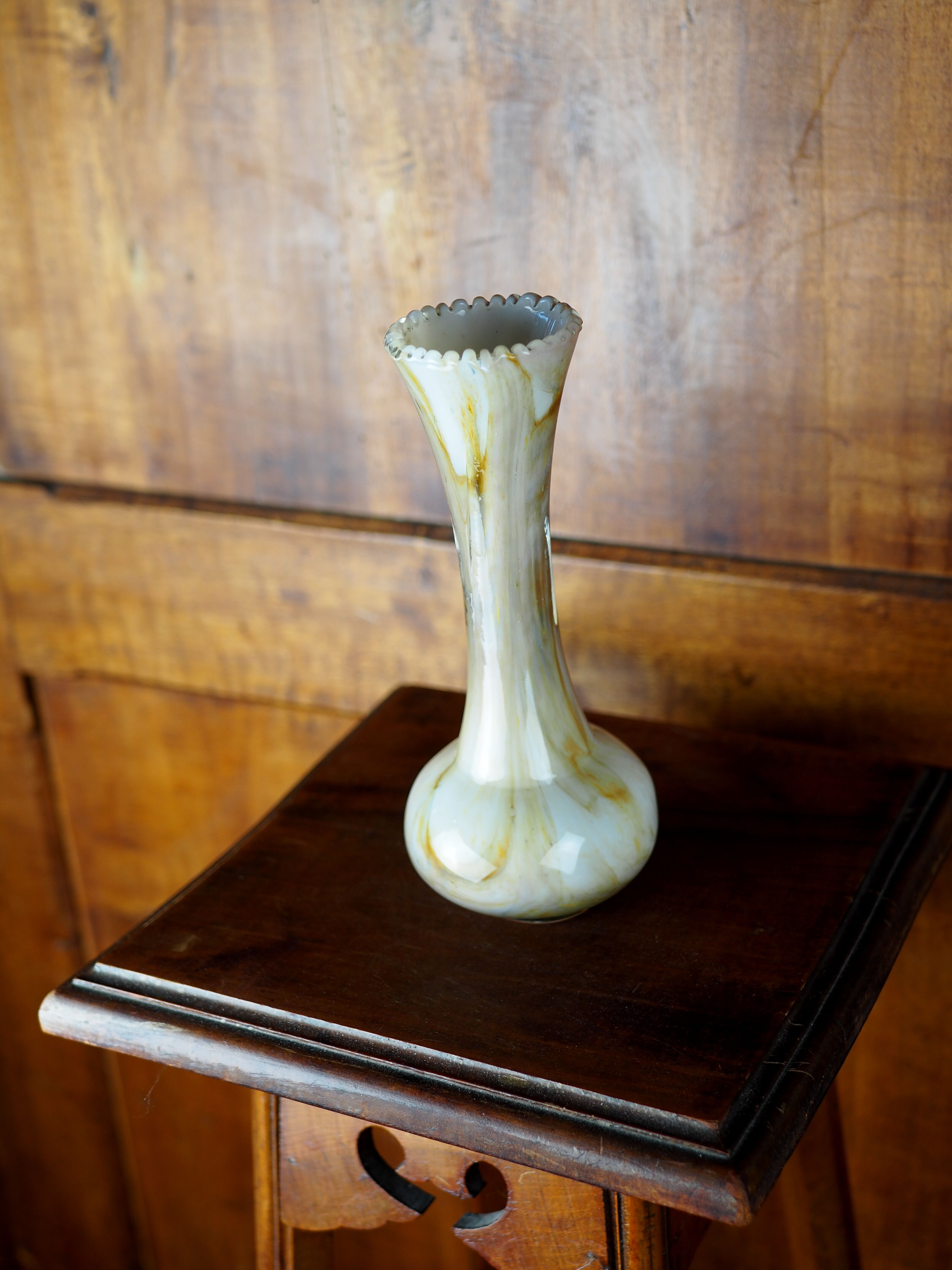 Blown glass vase with serrated neck, marbled white with gold inclusions - late nineteenth