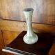 Vase en verre soufflé à col dentelé, blanc marbré à inclusions d'or - fin XIXème