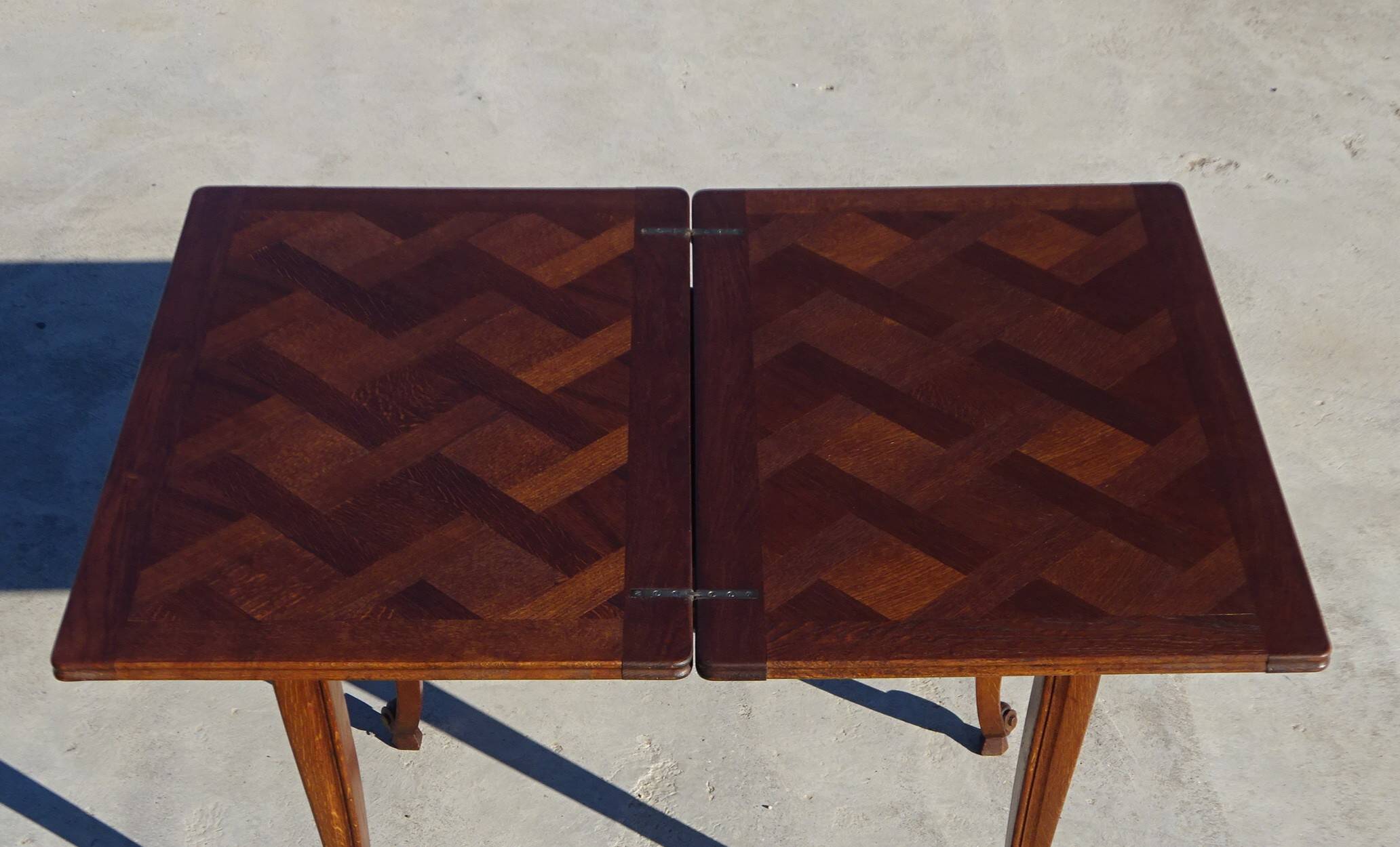 Oak portfolio table