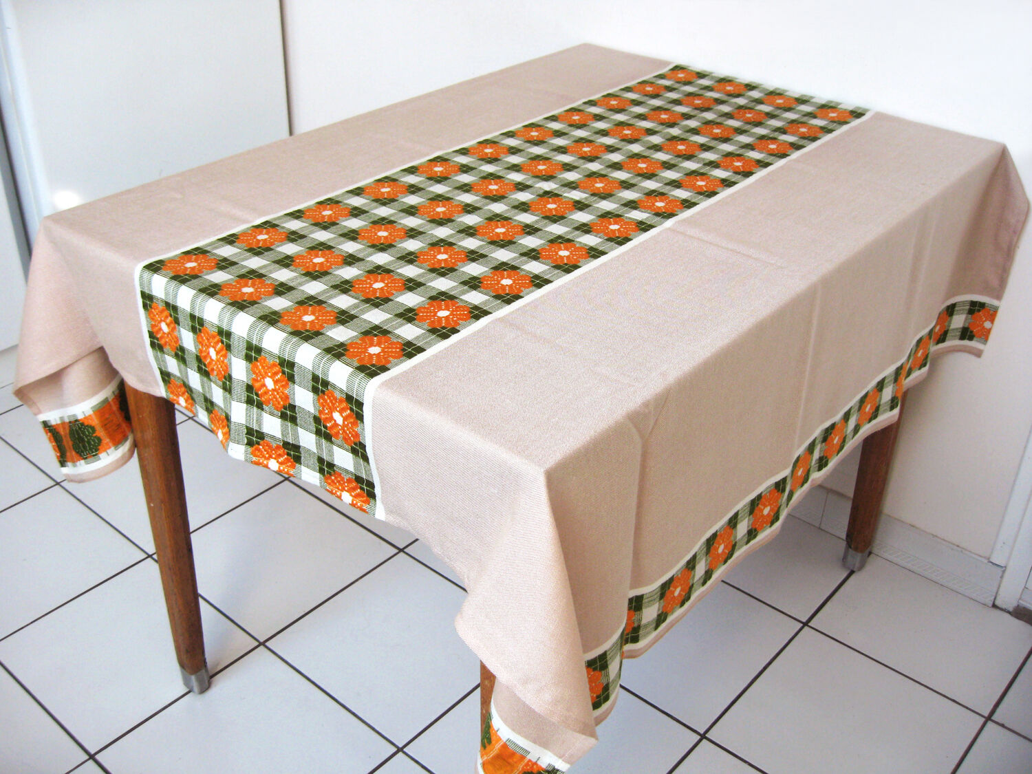 2 tablecloths & 10 napkins in beige dralon 1970