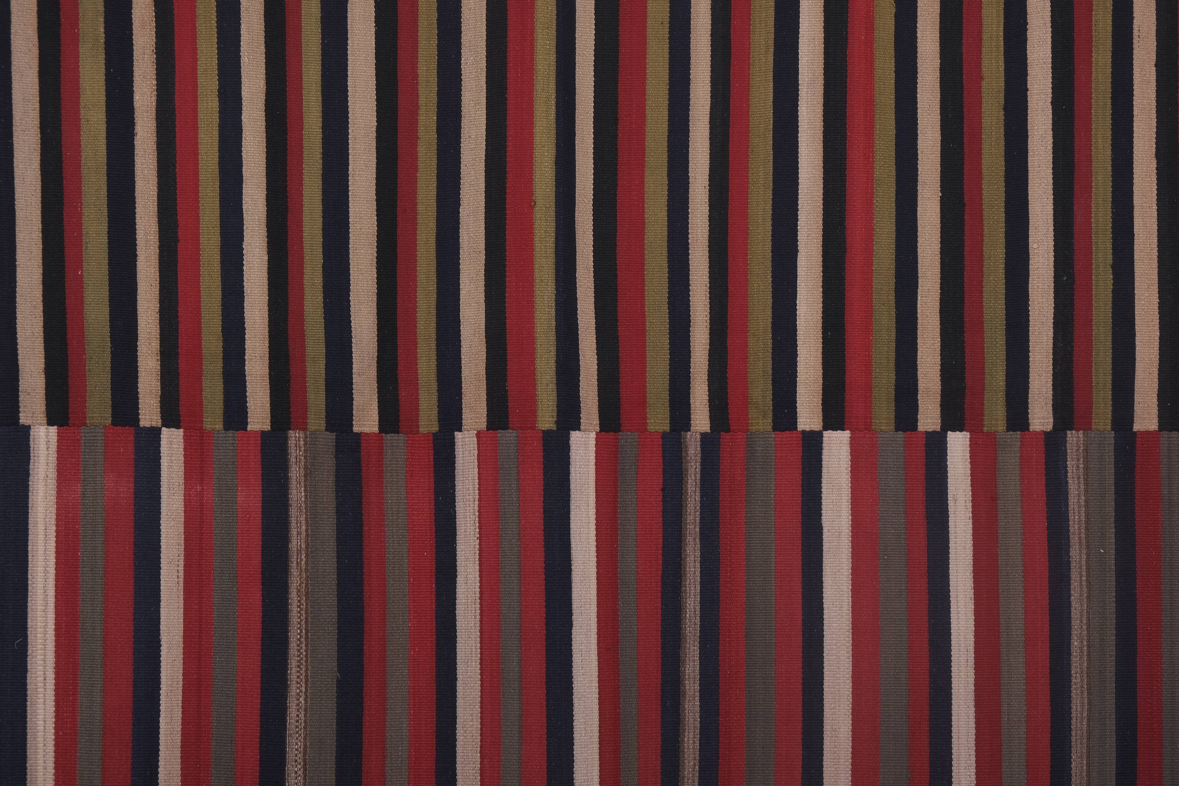 Vintage Turkish rug from Oushak, handwoven 281x290 cm