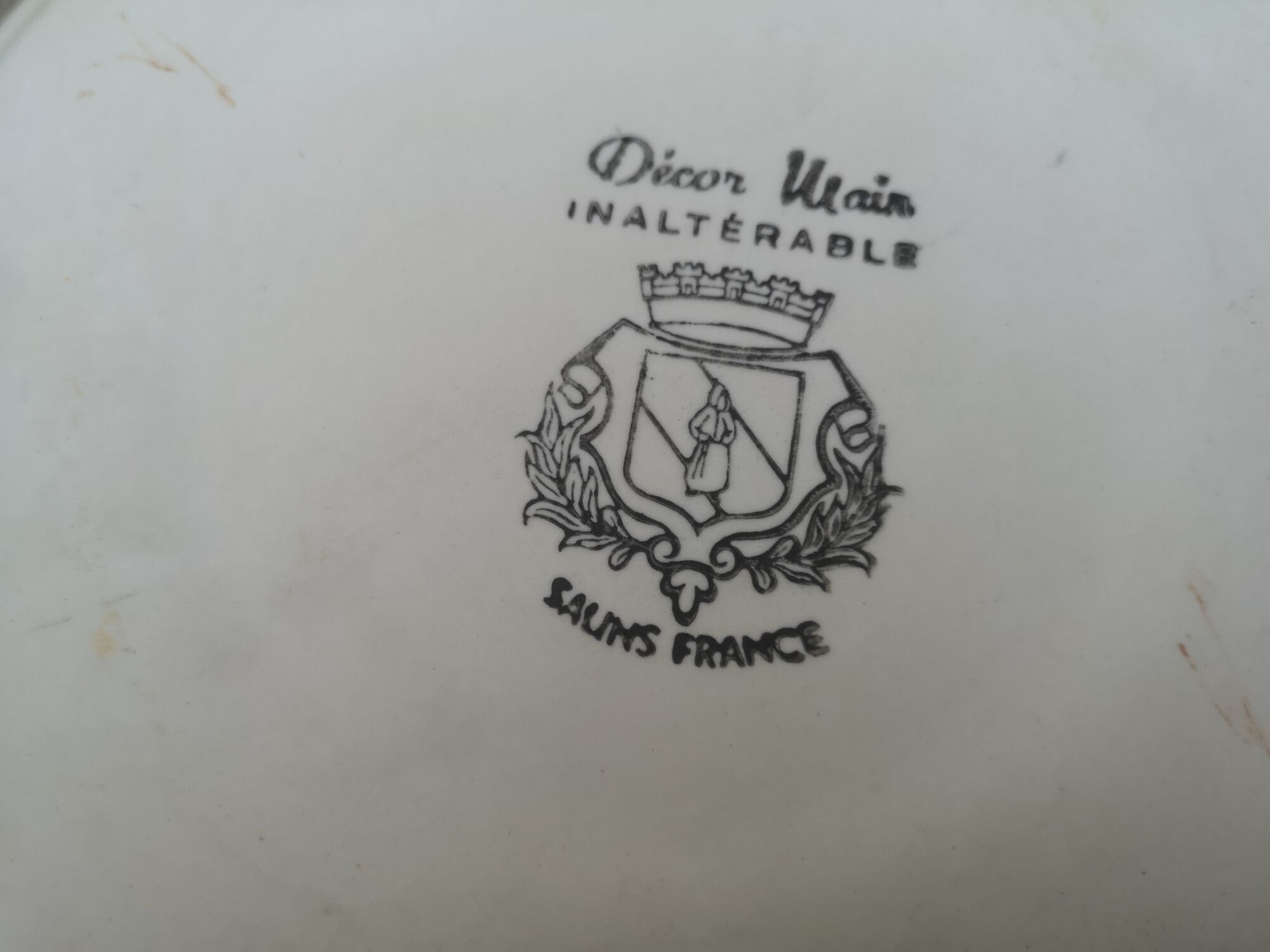 Lot of 4 mismatched plates herbarium vegetable decoration