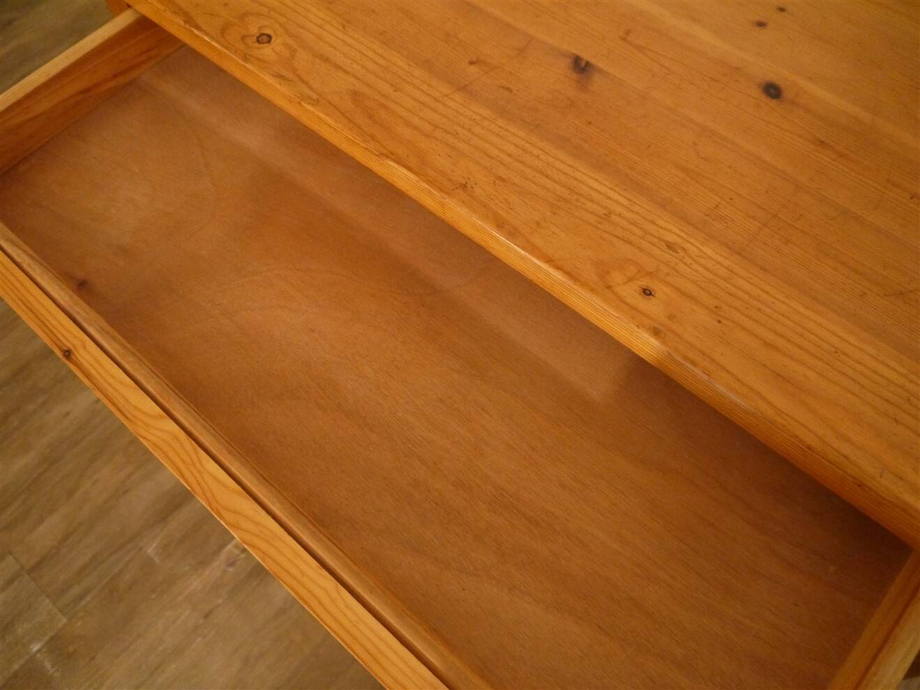 Commode minimaliste en pin masssif 1970