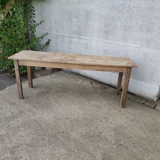 Table de ferme longue et étroite