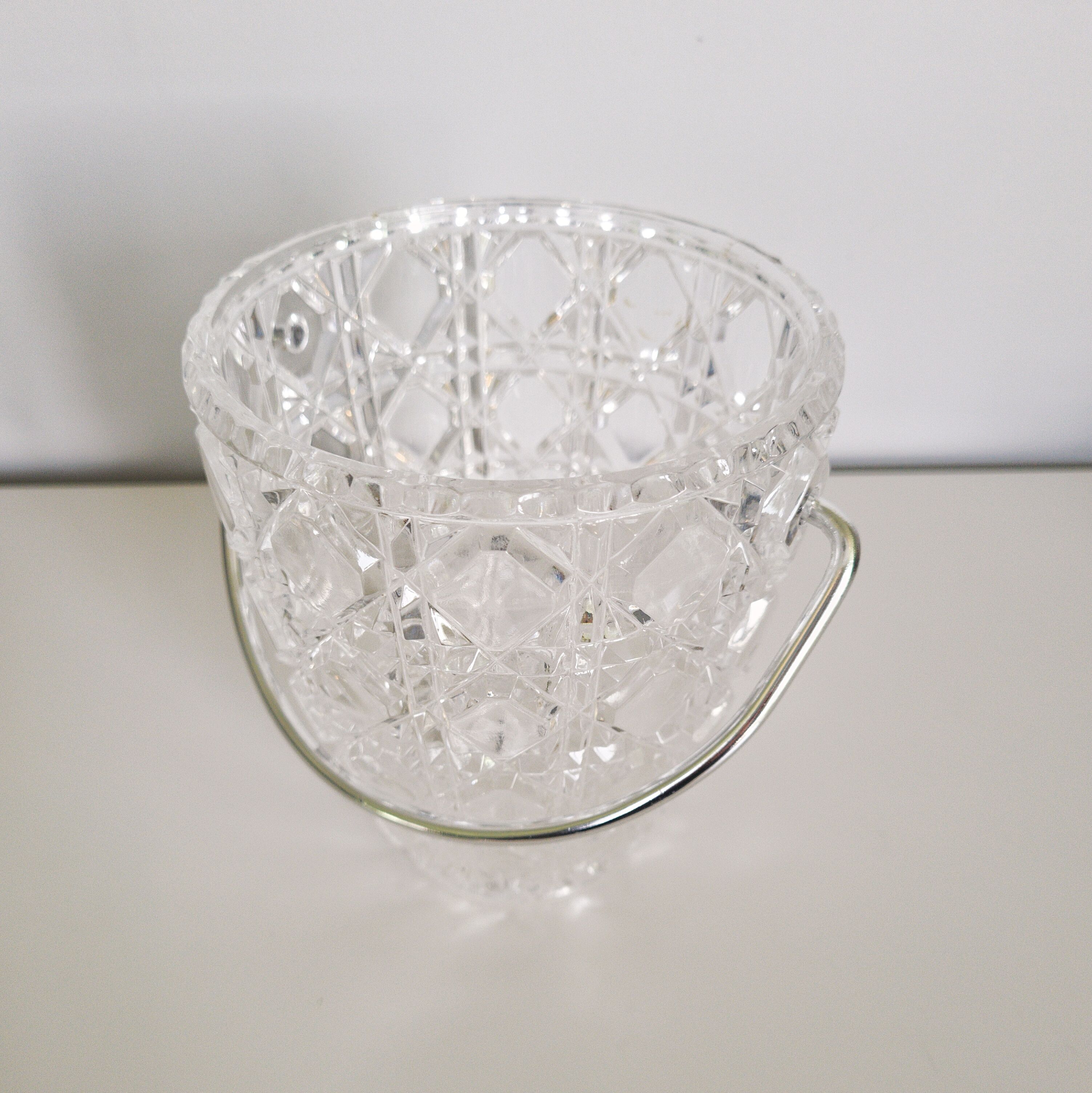 Chiseled crystal ice bucket