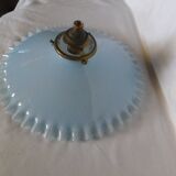 Opaline bleue dentelée
