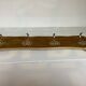Porte manteau baroque velours ocre