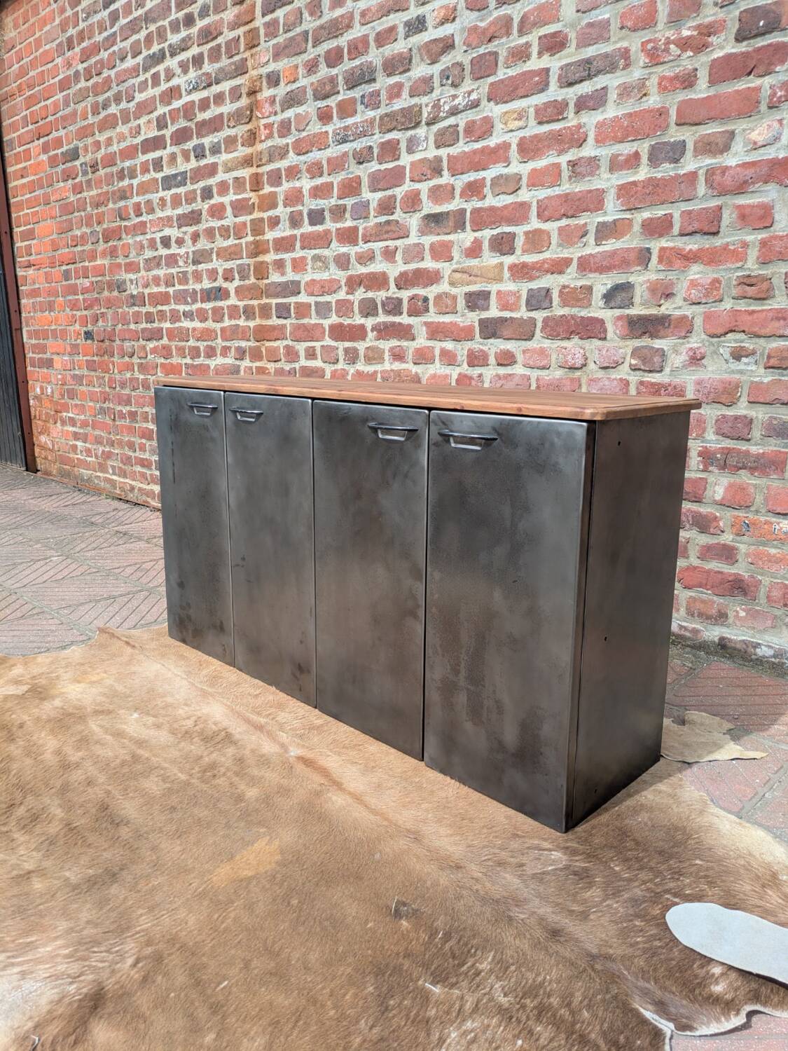 Wall-mounted industrial buffet