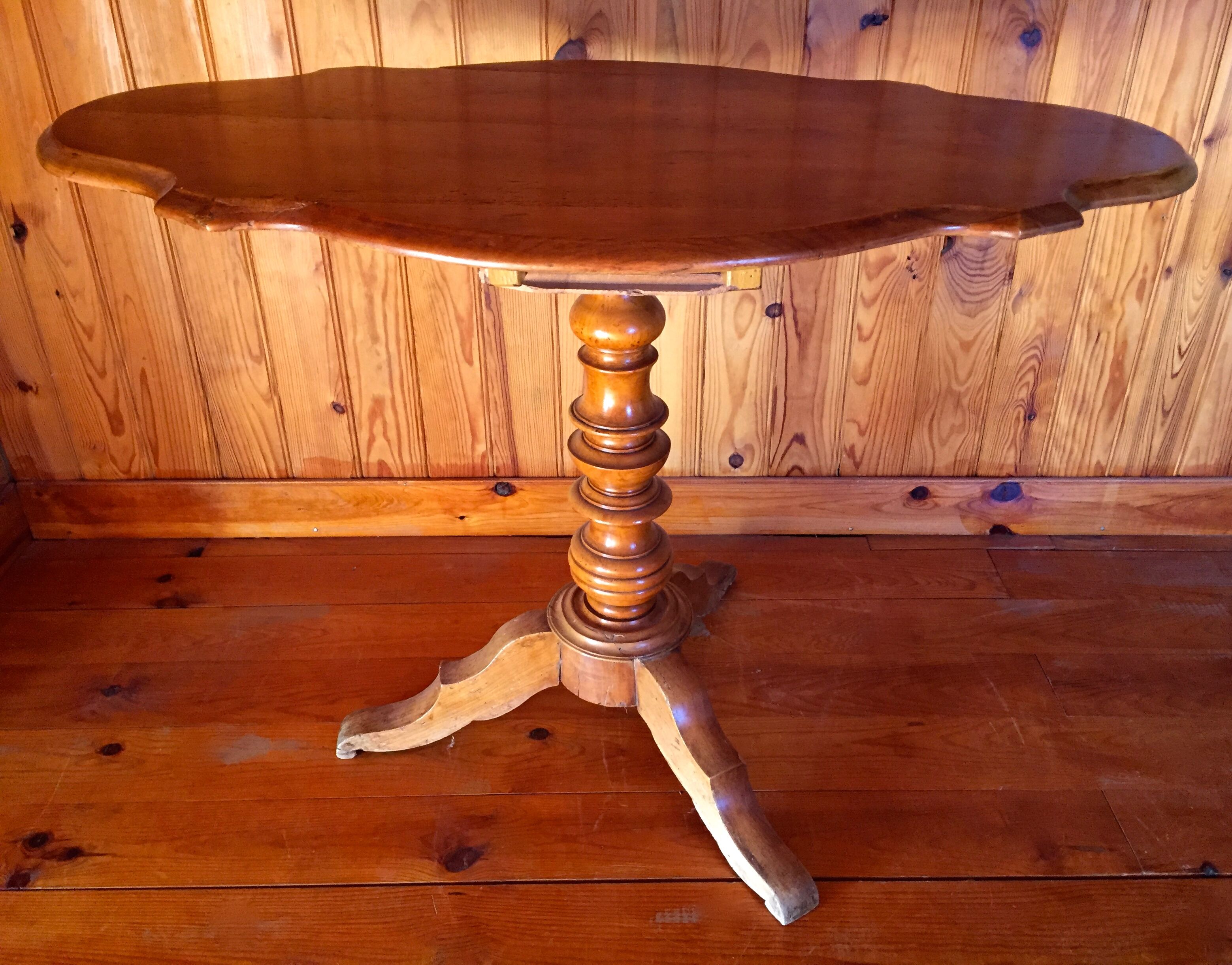 Antique furniture table 19th pedestal table oval tripod shape violin walnut solid provincial crafts
