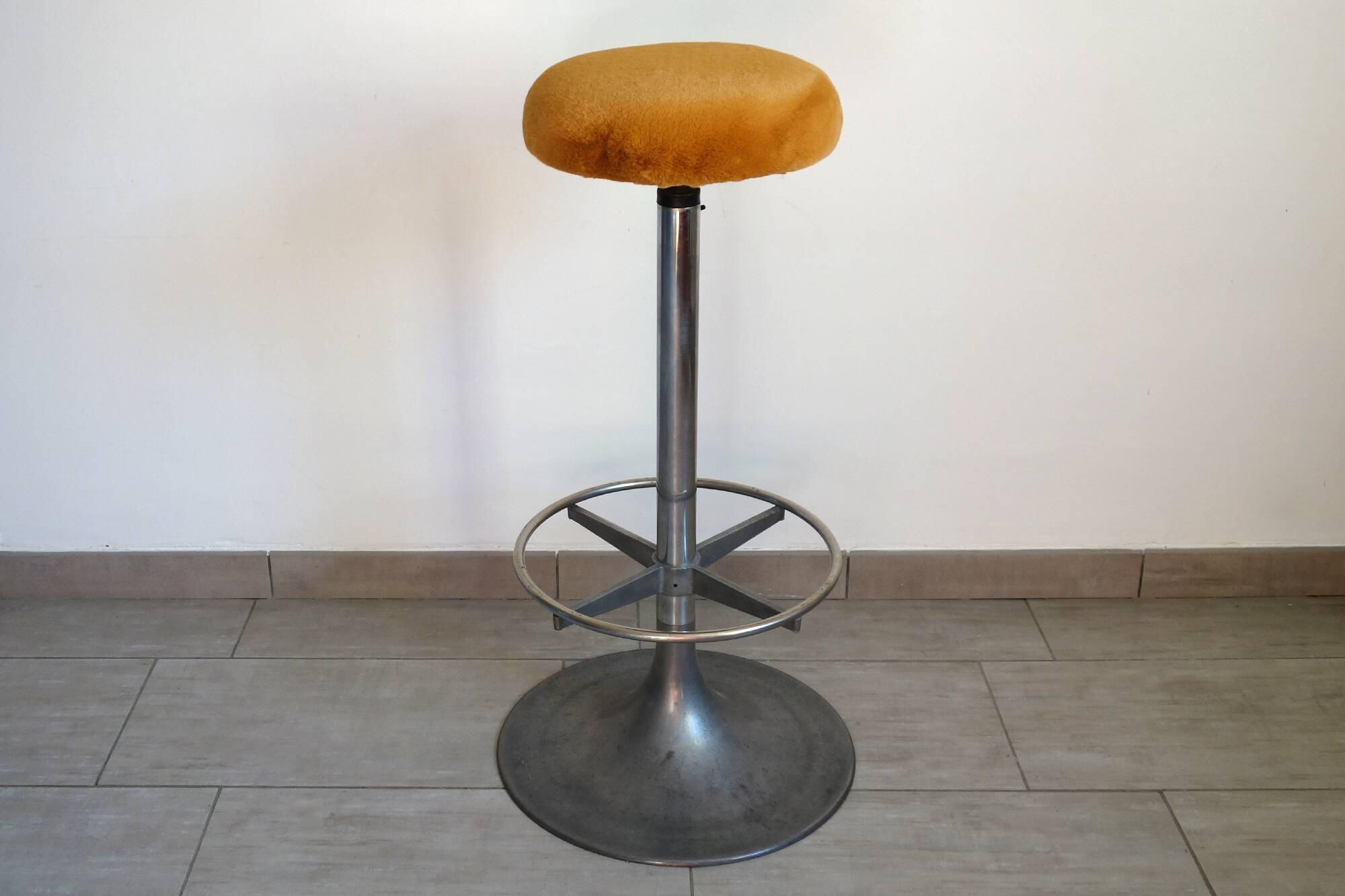 Vintage high stool in cast aluminum and sheepskin