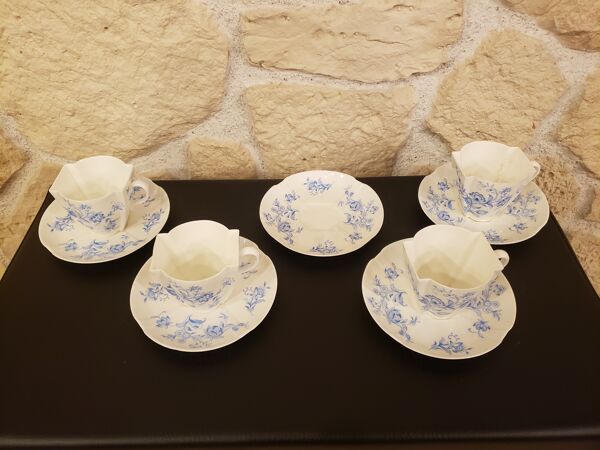 5 tasses & 4 sous tasses fleurs bleues