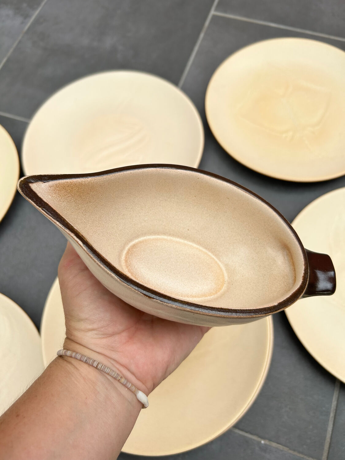 12 plates and stoneware saucière Fish