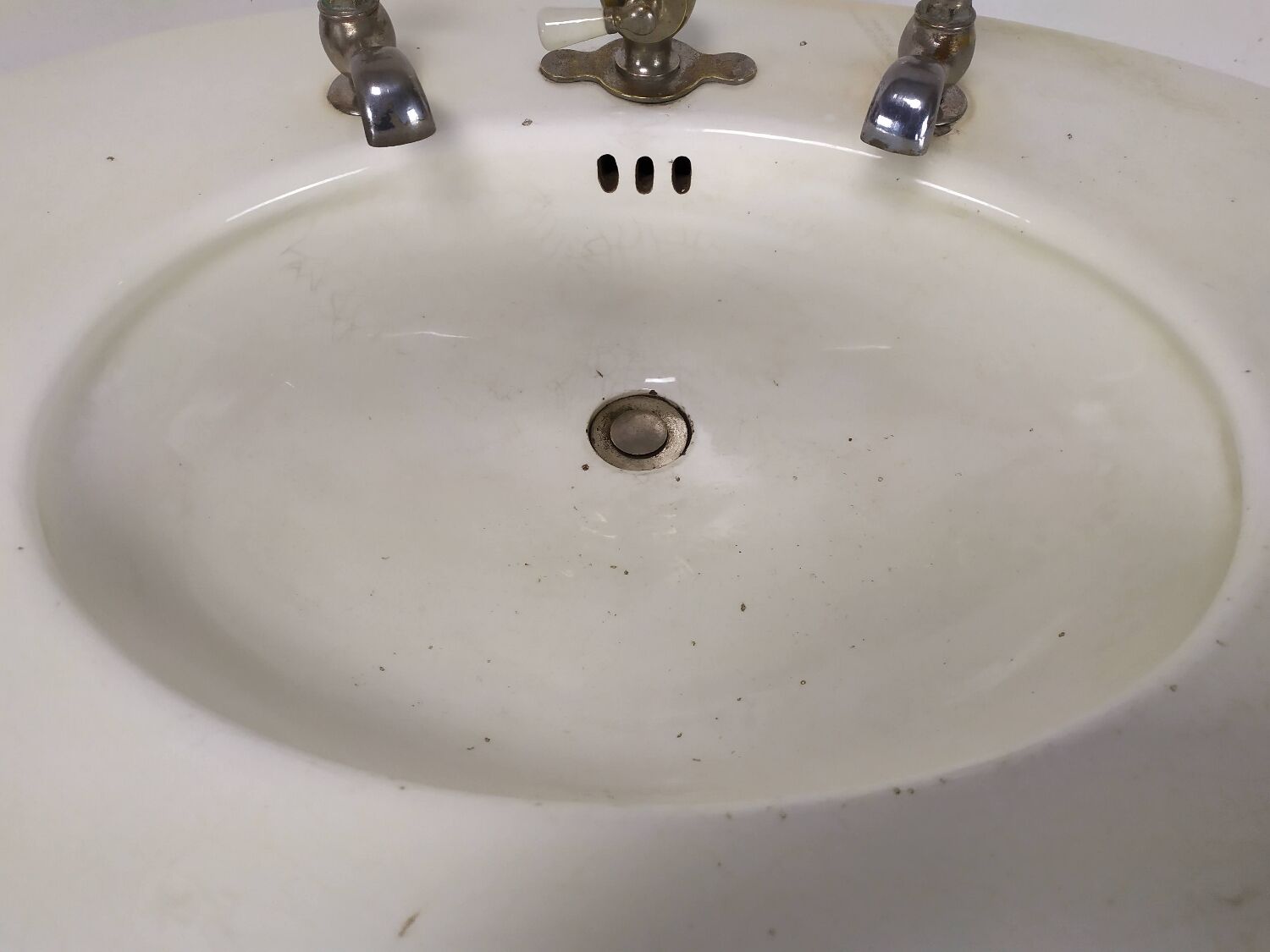 Vasque évier porcelaine sur pied